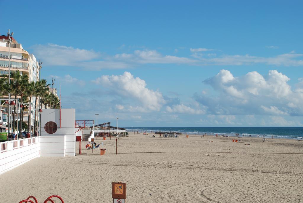 Brisas Estadio Playa Victoria Cádiz Eksteriør billede